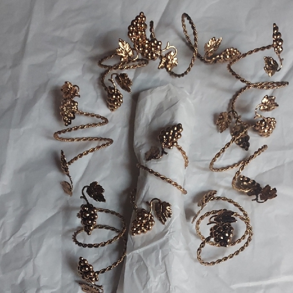 Vintage Grape and Leaf Napking Holders Filigre Metal Set Of 8.   B96